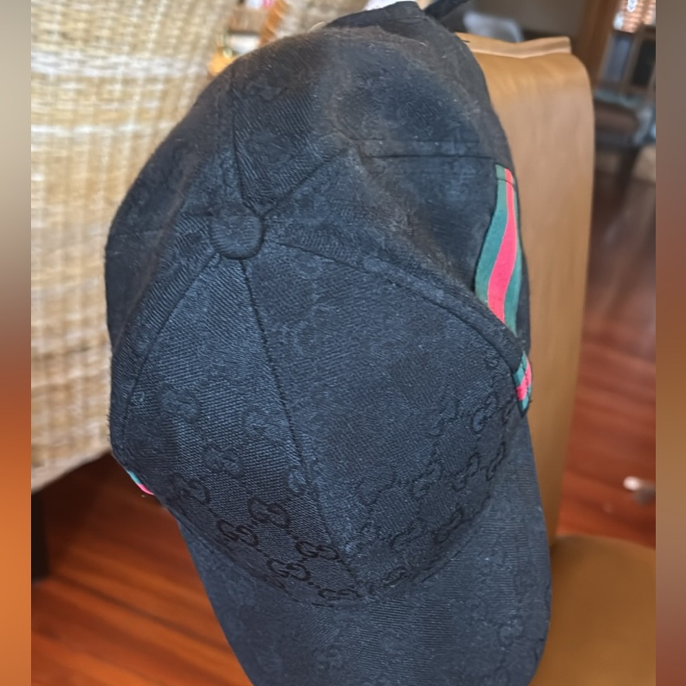Gucci Black Cap with Green and Red Web Detail